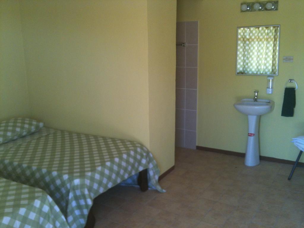 Royal Heights Hotel Jicaral Bilik gambar